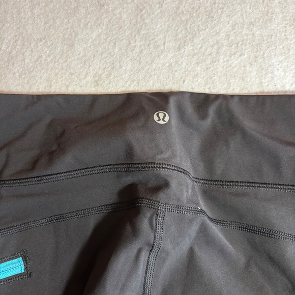 Lululemon Womens Size 6 Black White Crop Leggings Athletic Yoga Pants - Picture 6 of 7